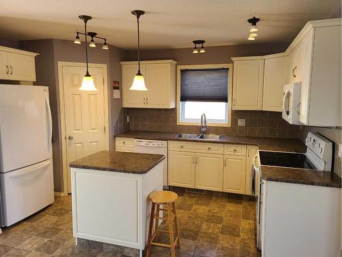 6816 39 Avenue Close, Camrose, AB - Indoor Photo Showing Kitchen With Double Sink