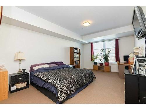 5133-2660 22 Street South, Red Deer, AB - Indoor Photo Showing Bedroom