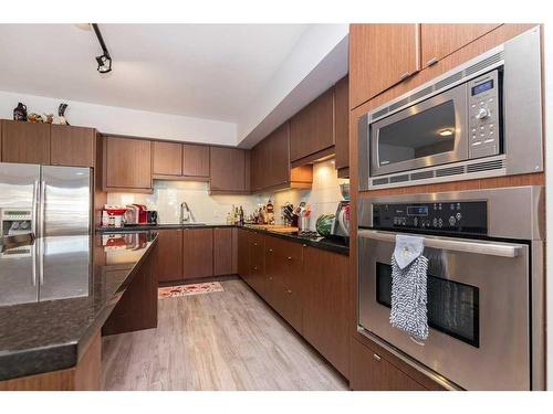 5133-2660 22 Street South, Red Deer, AB - Indoor Photo Showing Kitchen With Stainless Steel Kitchen