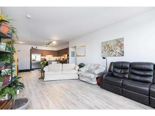 5133-2660 22 Street South, Red Deer, AB - Indoor Photo Showing Living Room