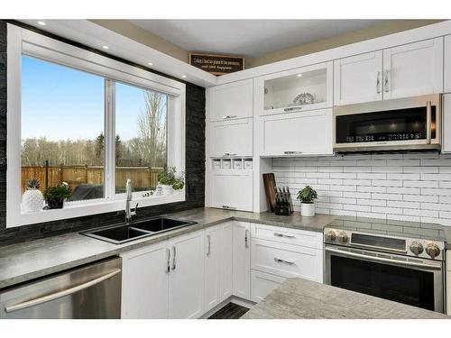 4980 Aspen Lake Boulevard, Blackfalds, AB - Indoor Photo Showing Kitchen With Double Sink With Upgraded Kitchen