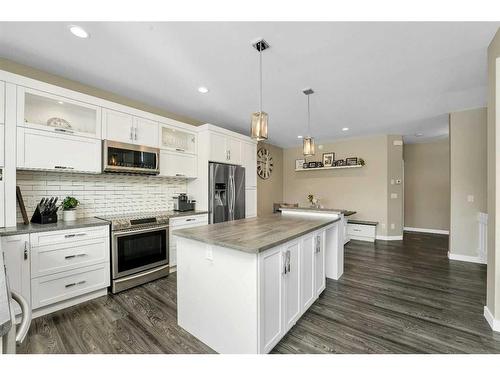 4980 Aspen Lake Boulevard, Blackfalds, AB - Indoor Photo Showing Kitchen With Upgraded Kitchen