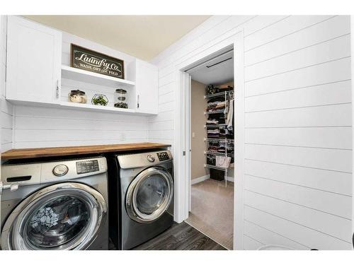 4980 Aspen Lake Boulevard, Blackfalds, AB - Indoor Photo Showing Laundry Room