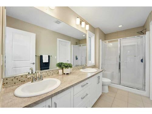 4980 Aspen Lake Boulevard, Blackfalds, AB - Indoor Photo Showing Bathroom