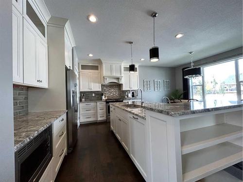 3910 48A Avenue, Ponoka, AB - Indoor Photo Showing Kitchen With Upgraded Kitchen