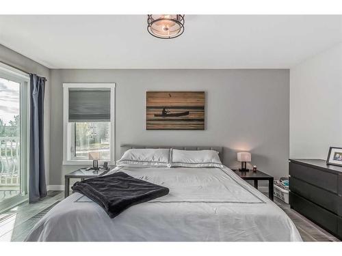 356 Marina Bay Place, Sylvan Lake, AB - Indoor Photo Showing Bedroom