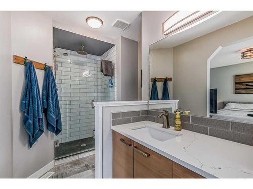 356 Marina Bay Place, Sylvan Lake, AB - Indoor Photo Showing Bathroom