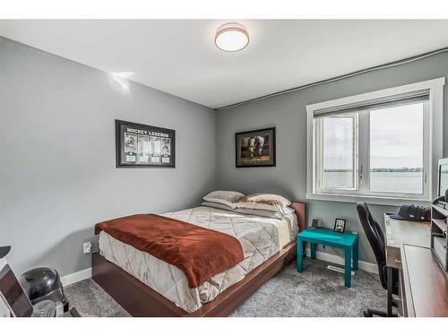 356 Marina Bay Place, Sylvan Lake, AB - Indoor Photo Showing Bedroom