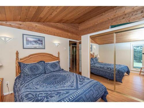 12 Blue Bell Place, White Sands, AB - Indoor Photo Showing Bedroom