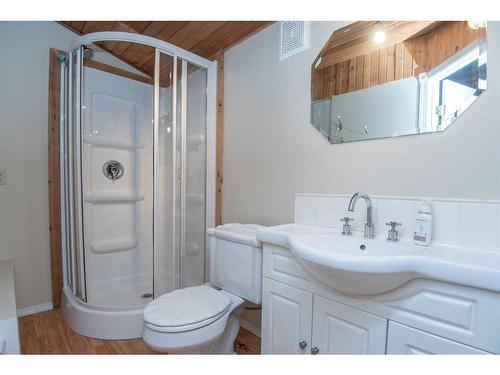 12 Blue Bell Place, White Sands, AB - Indoor Photo Showing Bathroom