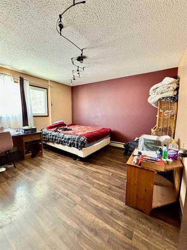 201-4814 46 Street, Red Deer, AB - Indoor Photo Showing Bedroom