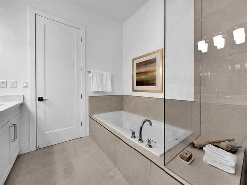 71 Royal Birch Cove Nw, Calgary, AB - Indoor Photo Showing Bathroom