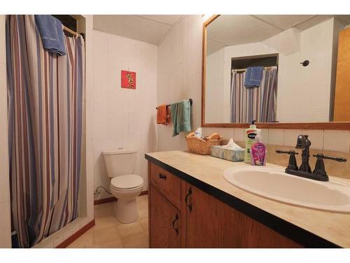 5716 60 Avenue, Rocky Mountain House, AB - Indoor Photo Showing Bathroom