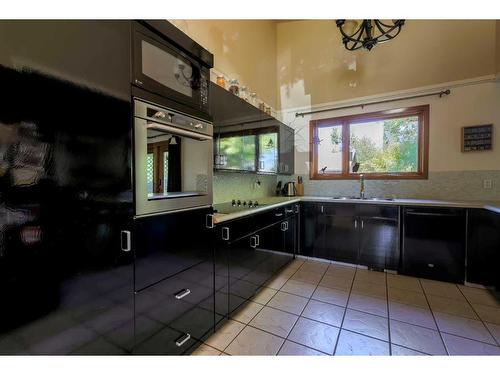 5716 60 Avenue, Rocky Mountain House, AB - Indoor Photo Showing Kitchen With Double Sink