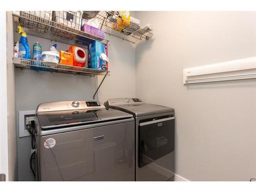 1 Toal Close, Red Deer, AB - Indoor Photo Showing Laundry Room