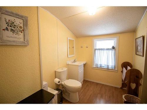 5259 53 Street, Lacombe, AB - Indoor Photo Showing Bathroom