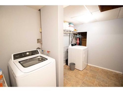 5259 53 Street, Lacombe, AB - Indoor Photo Showing Laundry Room