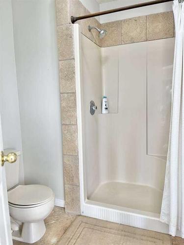 30048A Secondary Road 501, Rural Cardston County, AB - Indoor Photo Showing Bathroom