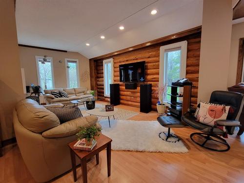 73078 Southshore Drive, Widewater, AB - Indoor Photo Showing Living Room