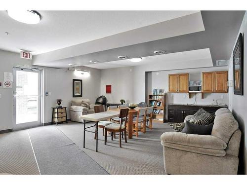 201-5205 Woodland Road, Innisfail, AB - Indoor Photo Showing Living Room
