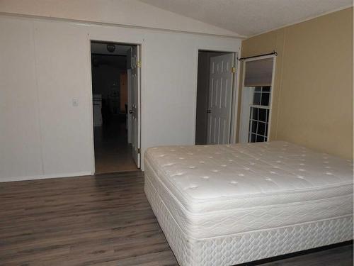 5007 47 Street, Hardisty, AB - Indoor Photo Showing Bedroom