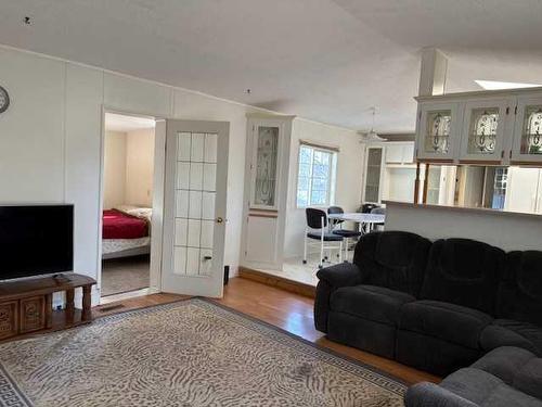 5007 47 Street, Hardisty, AB - Indoor Photo Showing Living Room