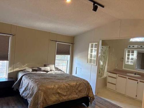 5007 47 Street, Hardisty, AB - Indoor Photo Showing Bedroom