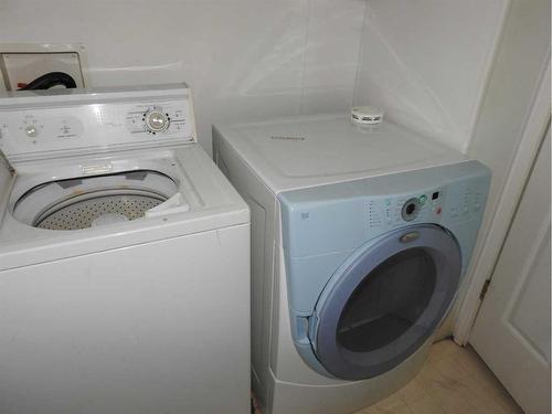 5007 47 Street, Hardisty, AB - Indoor Photo Showing Laundry Room
