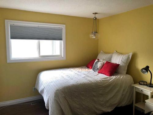 609 Timberline Drive, Fort Mcmurray, AB - Indoor Photo Showing Bedroom