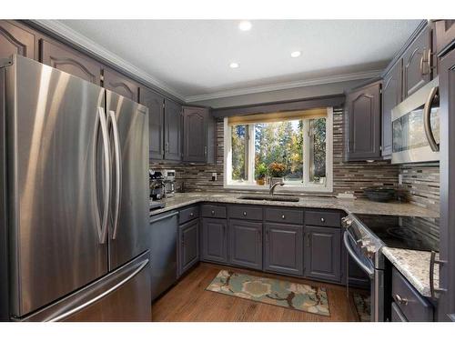 609 Timberline Drive, Fort Mcmurray, AB - Indoor Photo Showing Kitchen With Stainless Steel Kitchen