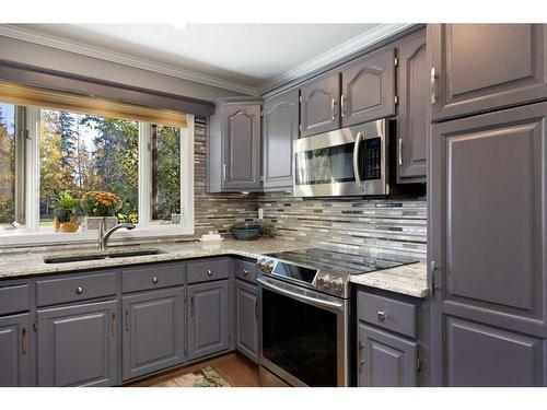 609 Timberline Drive, Fort Mcmurray, AB - Indoor Photo Showing Kitchen