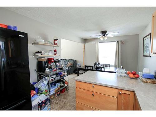 73 Selkirk Boulevard, Red Deer, AB - Indoor Photo Showing Kitchen