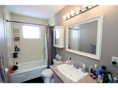 73 Selkirk Boulevard, Red Deer, AB - Indoor Photo Showing Bathroom