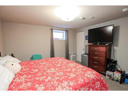 73 Selkirk Boulevard, Red Deer, AB - Indoor Photo Showing Bedroom