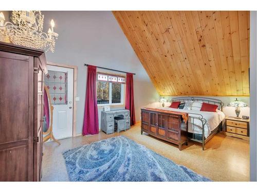 63 Lakeview Drive, Rural Ponoka County, AB - Indoor Photo Showing Bedroom