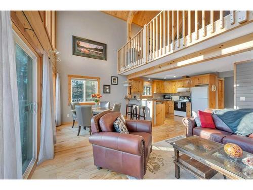 63 Lakeview Drive, Rural Ponoka County, AB - Indoor Photo Showing Living Room