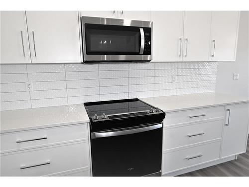 14 Rosse Place, Sylvan Lake, AB - Indoor Photo Showing Kitchen With Upgraded Kitchen