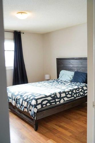 4512 Wood Crescent, Hardisty, AB - Indoor Photo Showing Bedroom