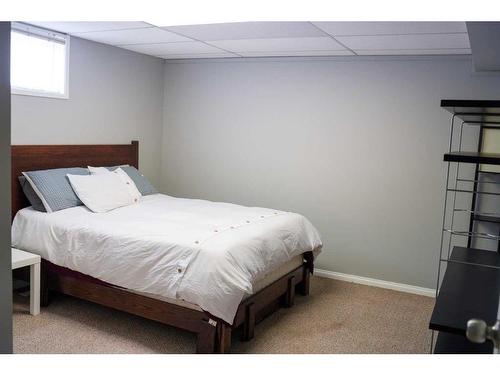 4512 Wood Crescent, Hardisty, AB - Indoor Photo Showing Bedroom