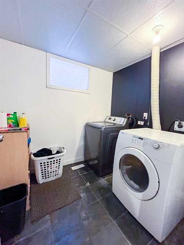 4512 Wood Crescent, Hardisty, AB - Indoor Photo Showing Laundry Room