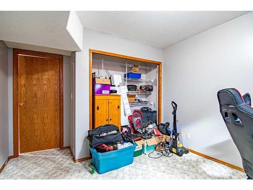 5213 47 Close, Clive, AB - Indoor Photo Showing Other Room