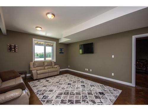13-26553 Hwy 11, Rural Red Deer County, AB - Indoor Photo Showing Living Room
