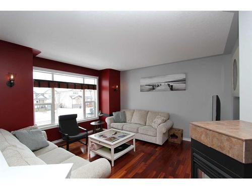 94 Inglewood Drive, Red Deer, AB - Indoor Photo Showing Living Room