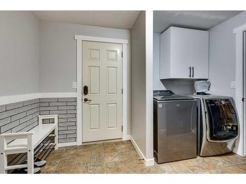 94 Inglewood Drive, Red Deer, AB - Indoor Photo Showing Laundry Room