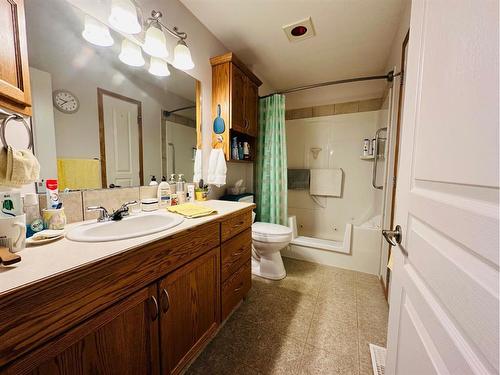 #16 100 Legacy Lane, Rimbey, AB - Indoor Photo Showing Bathroom