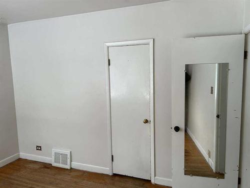 2309 Richmond Road Sw, Calgary, AB - Indoor Photo Showing Other Room