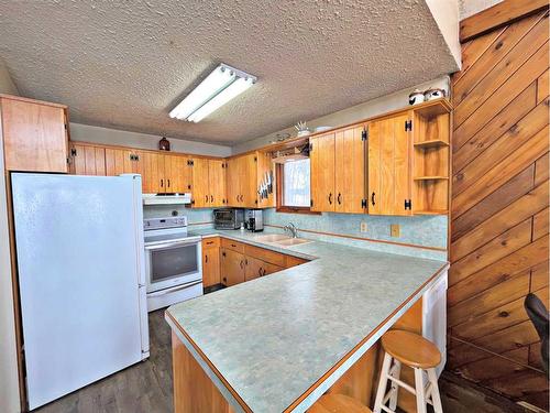 630 Cedar Way, Rural Camrose County, AB - Indoor Photo Showing Kitchen
