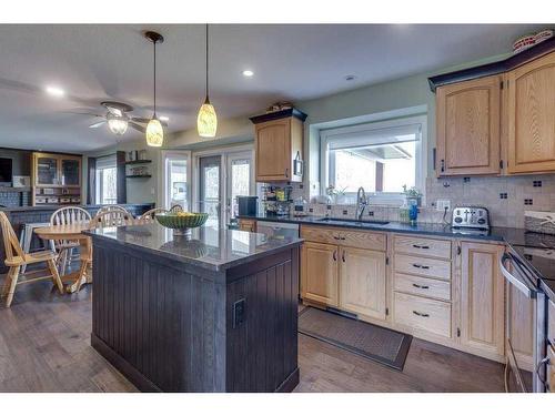 38444 Range Road 270, Rural Red Deer County, AB - Indoor Photo Showing Kitchen