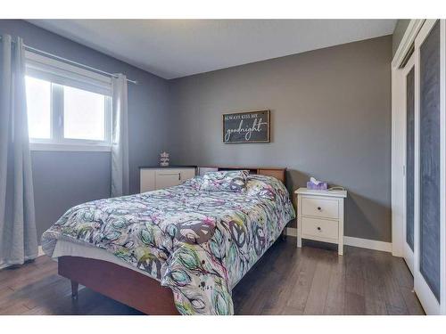 38444 Range Road 270, Rural Red Deer County, AB - Indoor Photo Showing Bedroom