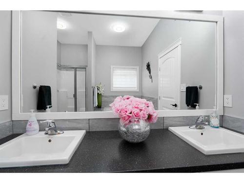 7002 49A Avenue, Camrose, AB - Indoor Photo Showing Bathroom